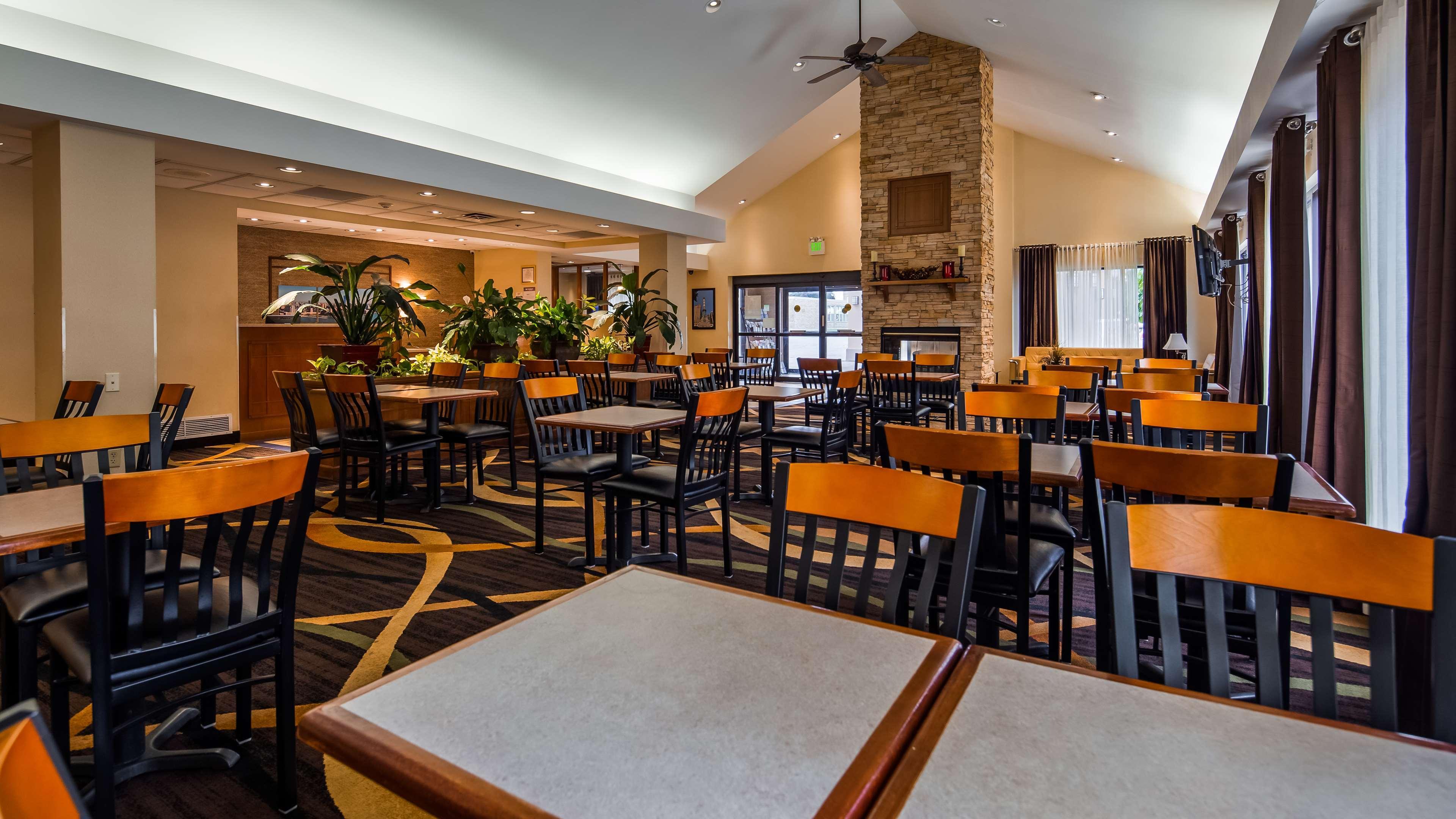Best Western Galleria Inn & Suites Cheektowaga Buitenkant foto