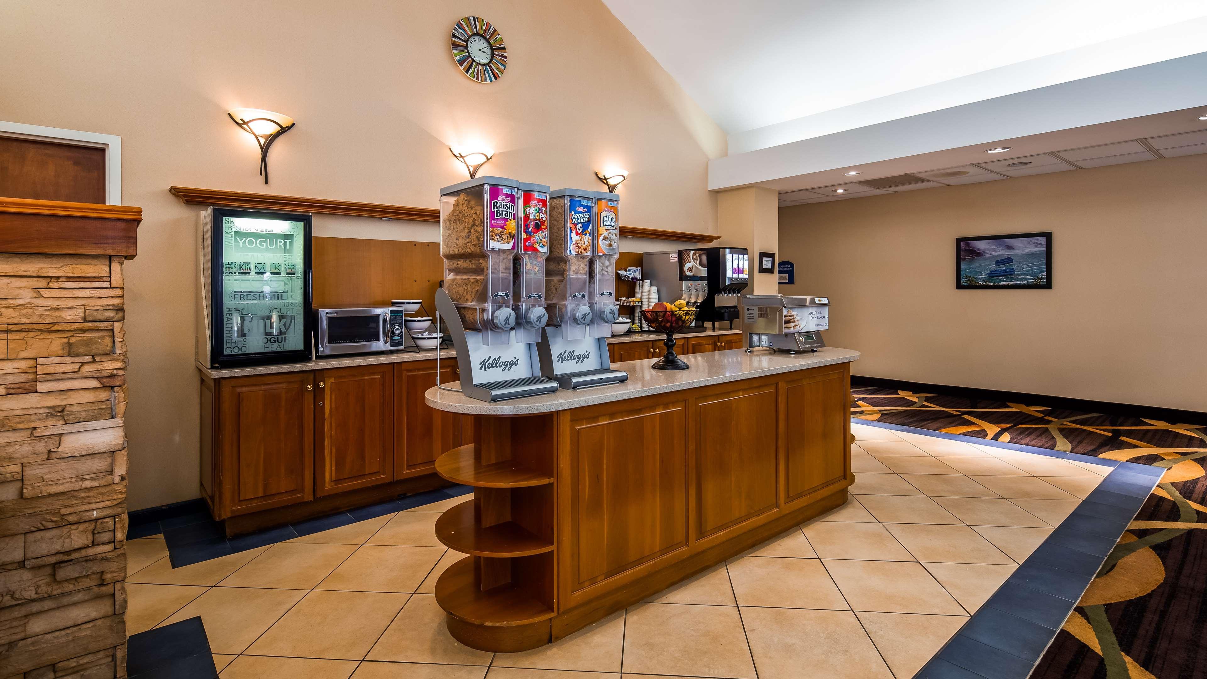 Best Western Galleria Inn & Suites Cheektowaga Buitenkant foto